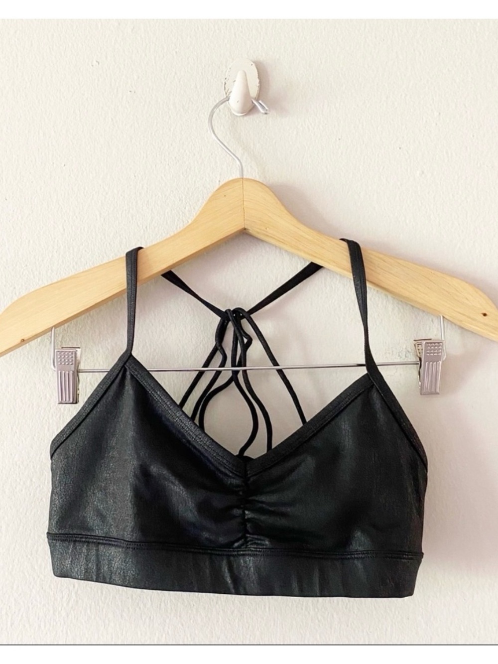 Alo Yoga Bra Super Cute Faux Leather 🖤